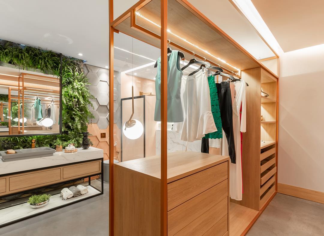 A bedroom with a closet