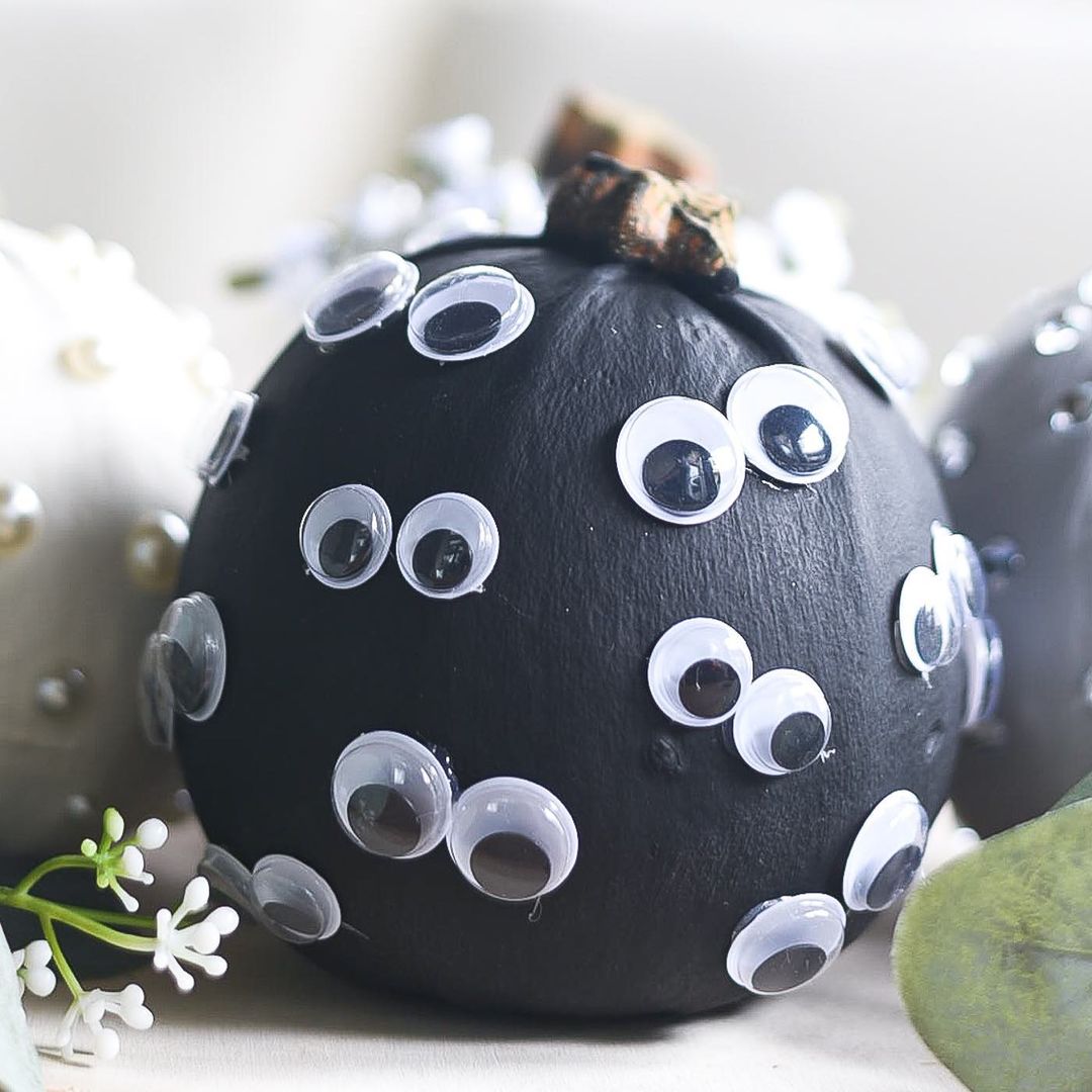 Googly-Eyed Pumpkin