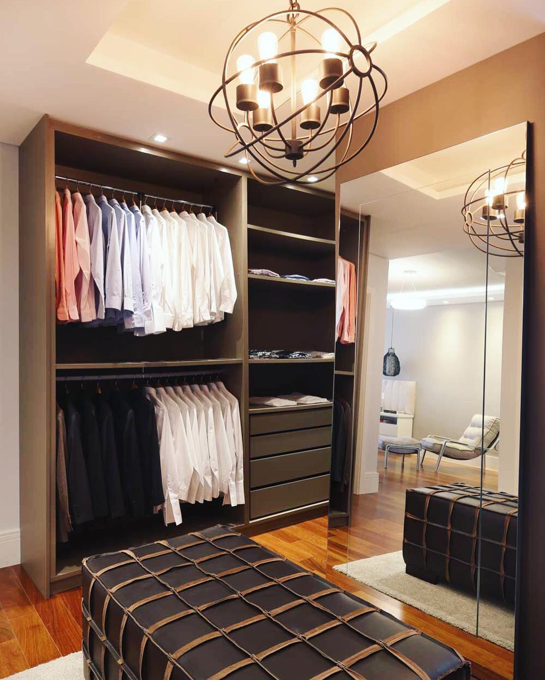 The closet can be fully integrated