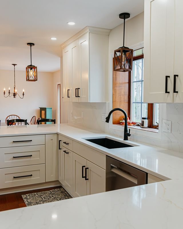 20 White Kitchen Cabinets: Ideas to Transform Your Kitchen 4 Glossy White Cabinets with Marble Countertops
