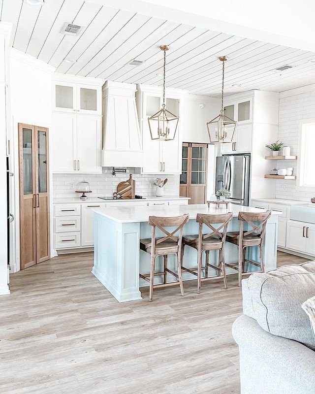 20 White Kitchen Cabinets: Ideas to Transform Your Kitchen 17 Modern Farmhouse with Classic White Cabinets