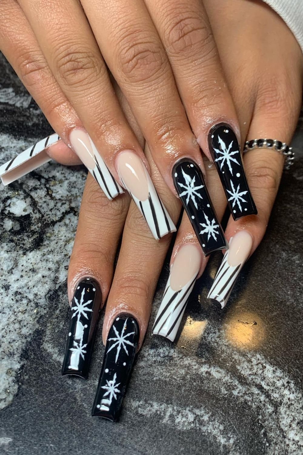 30 Black Nail Art Designs 2025: Unleash Your Style with Trendy Looks! 21 Snowflake Stripes
