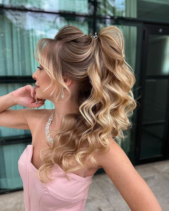 Elegant Curly Side Ponytail