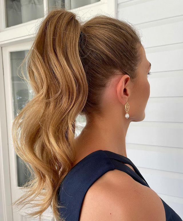 Textured High Ponytail With Loose Waves