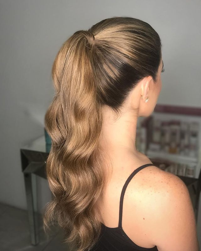 Wavy High Ponytail