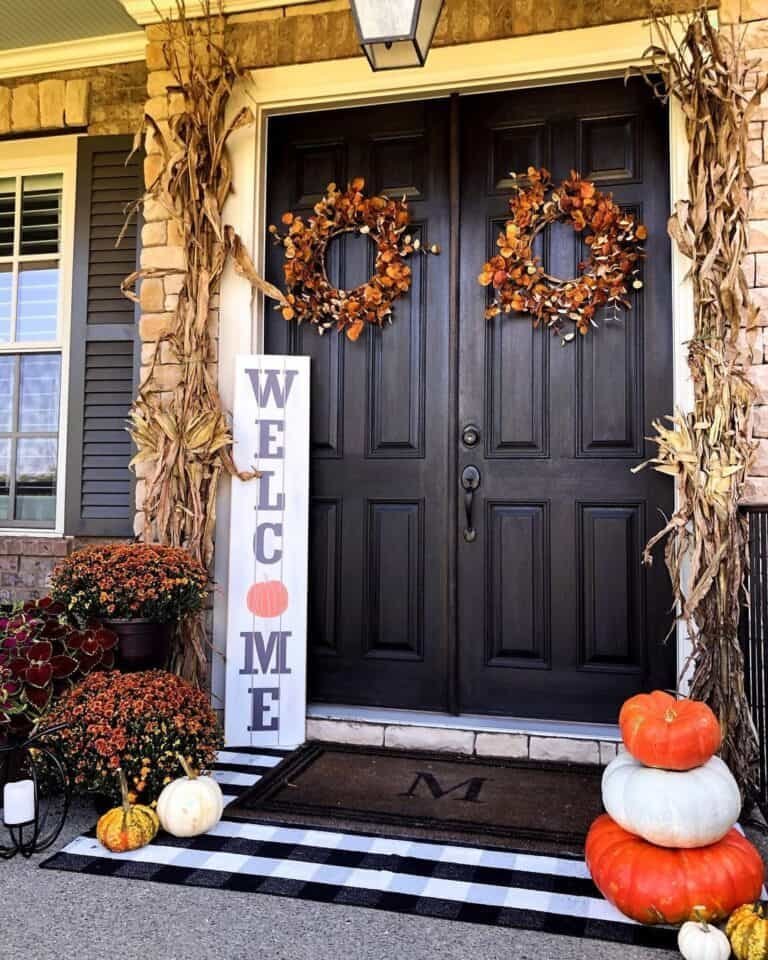 From Simple to Showstopper: 25 Easy Fall Door Decor Ideas 25 Autumn Wreaths and Corn Stalks
