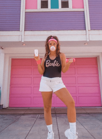 40 Cutest College Halloween Costumes That Everyone’s Talking About 26 Barbie
