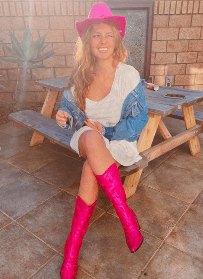 40 Cutest College Halloween Costumes That Everyone’s Talking About 28