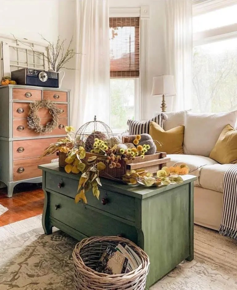 30 Fall Coffee Table Decor Ideas to Warm Up Your Home 20 Dark Green Coffee Table Decor