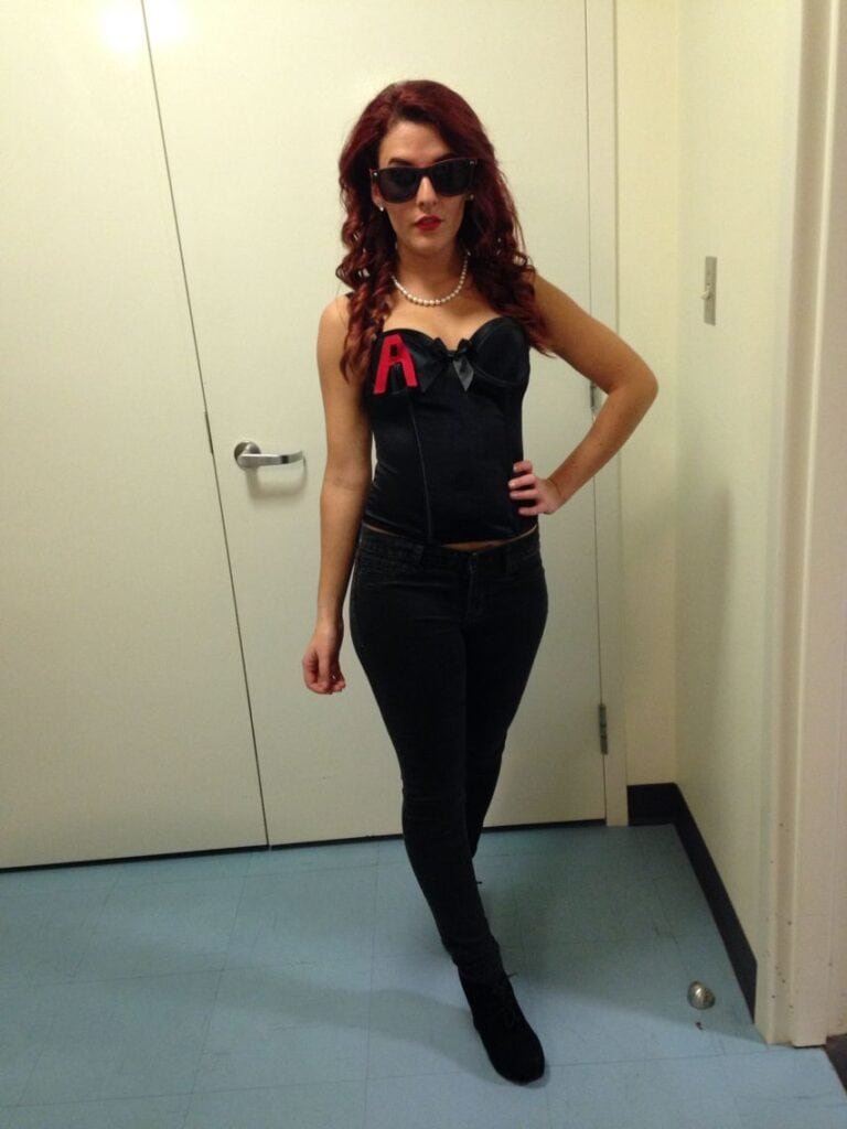 40 Cutest College Halloween Costumes That Everyone’s Talking About 32 Easy A