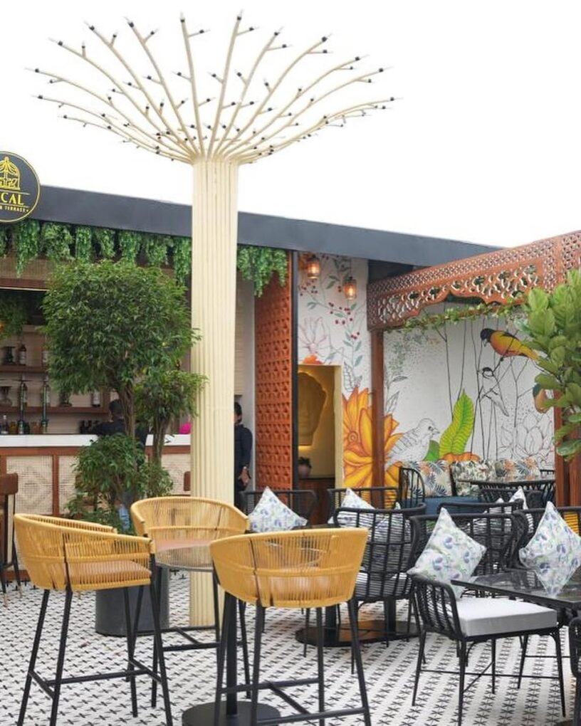 15 Patio Dining Ideas: Perfect Solutions for Cozy Outdoor Meals 7 Elevated Terrace Dining