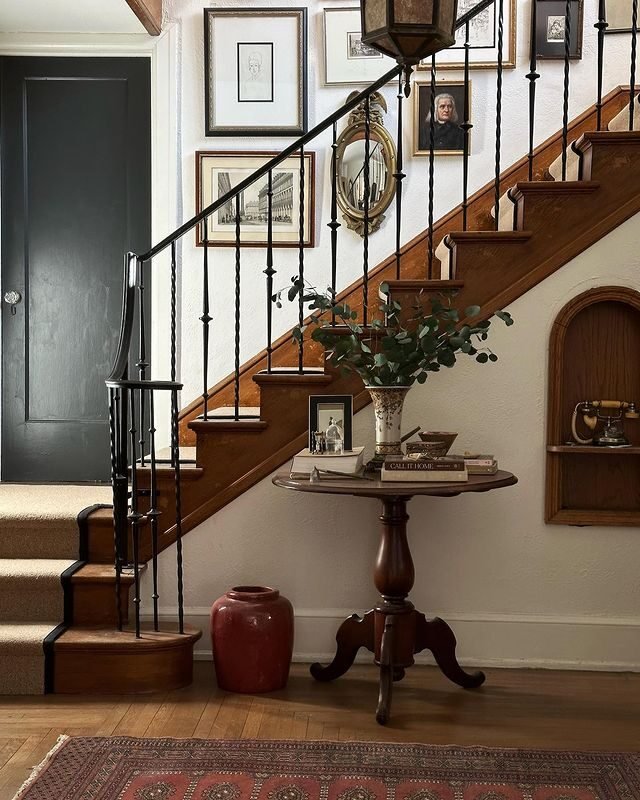 15 Stunning Entryway Decor Ideas to Welcome You Home 10 Family Heirlooms as Decor Pieces with Phone Booth
