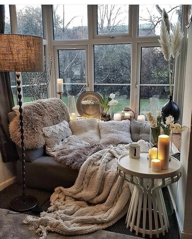 20 Boho Reading Nook Ideas: Create Your Dream Cozy Escape 9 Fluffy and Feathery with Candle Lights