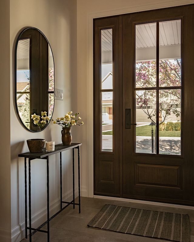 15 Stunning Entryway Decor Ideas to Welcome You Home 5 Modern Entryway Table