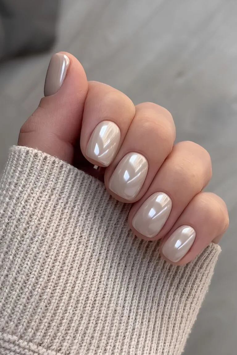 Neutral chrome nails