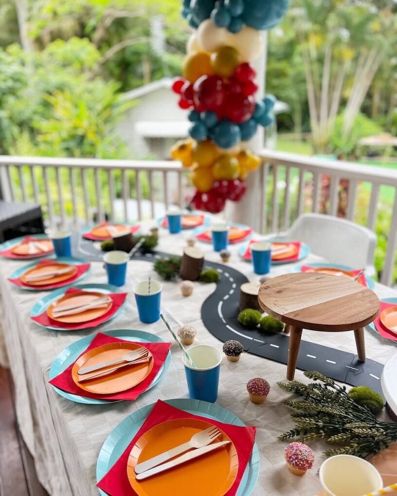 15 Patio Dining Ideas: Perfect Solutions for Cozy Outdoor Meals 6 Playful Party Palette