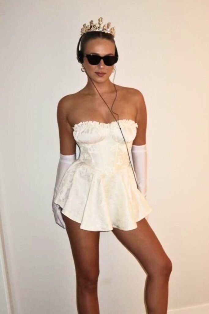 40 Cutest College Halloween Costumes That Everyone’s Talking About 12 Princess Diaries
