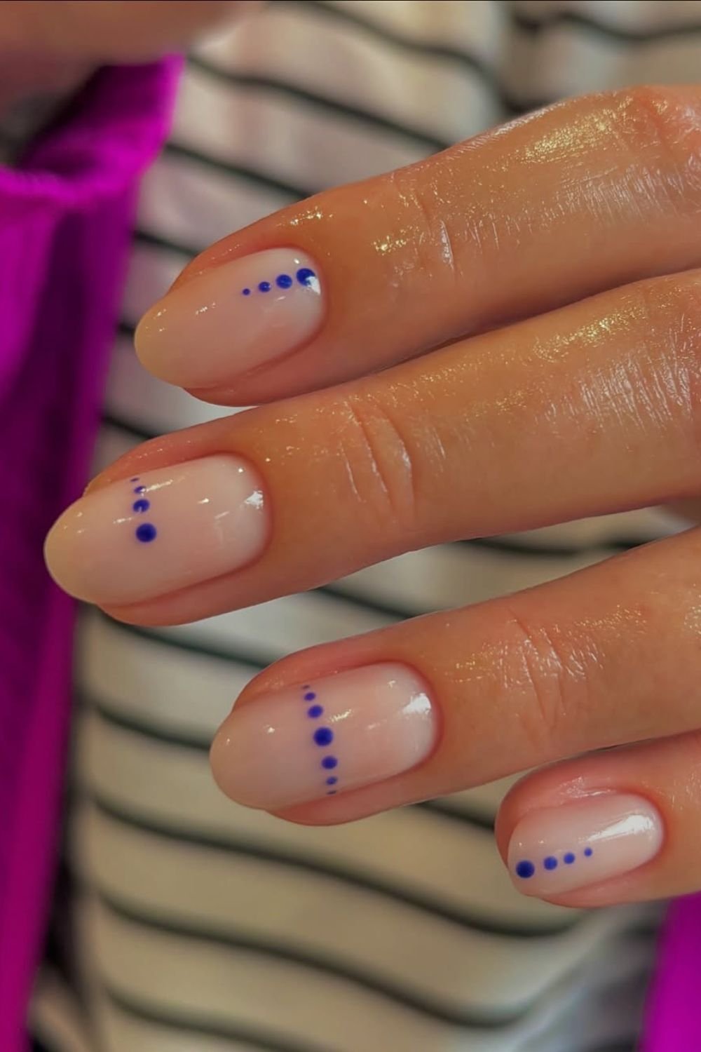 25 Stunning Royal Blue Nail Designs You’ll Want Right Now 3 Minimal Dot Detail