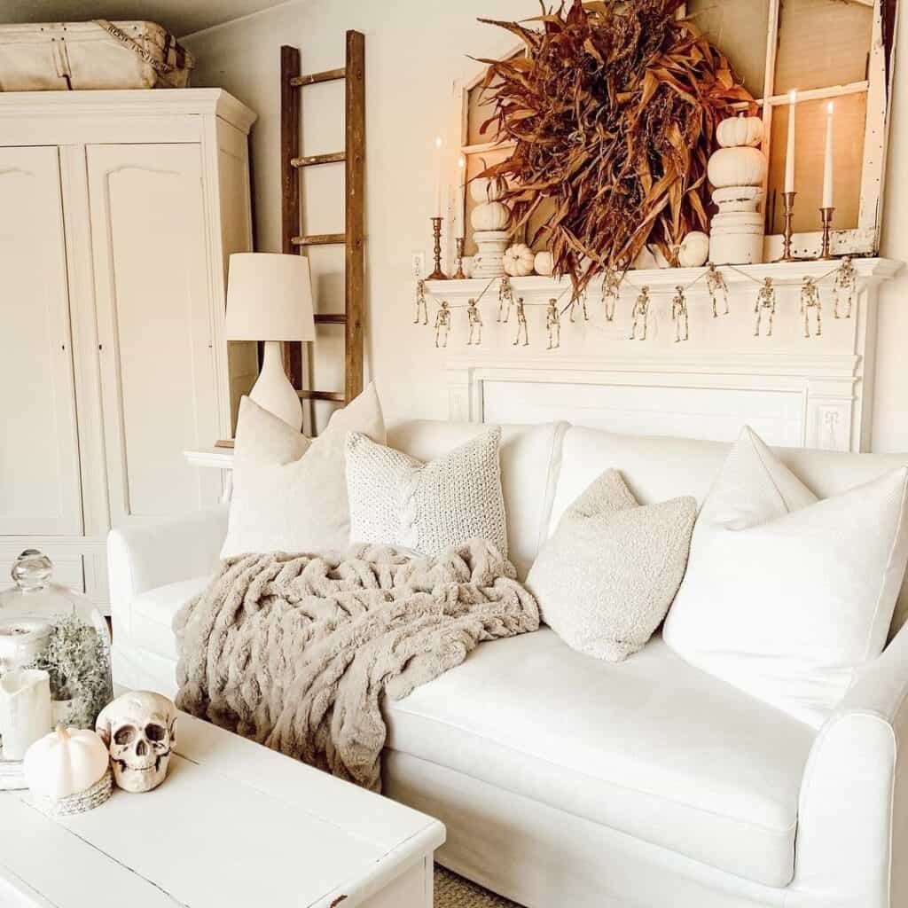 25 Chic & Cozy Fall Wreath Ideas to Celebrate the Season 24 Corn Husk Wreath Decoration