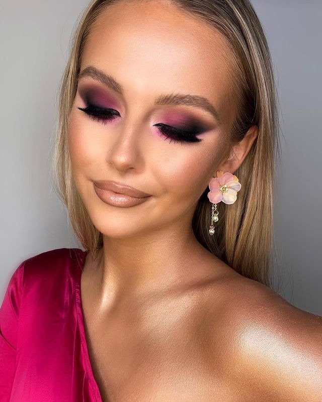 20 Stunning Smokey Eye Makeup Looks for Every Occasion 2 Burgundy Smokey Eye