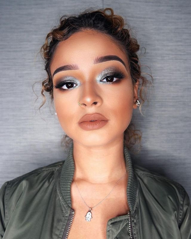 20 Stunning Smokey Eye Makeup Looks for Every Occasion 4 Grey Smokey Eye