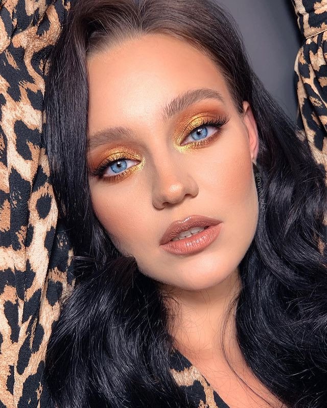 20 Stunning Smokey Eye Makeup Looks for Every Occasion 5 Gold Smokey Eye