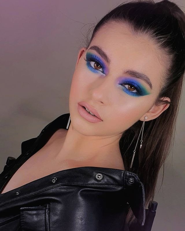 20 Stunning Smokey Eye Makeup Looks for Every Occasion 9 Smokey Eye with Pop of Color