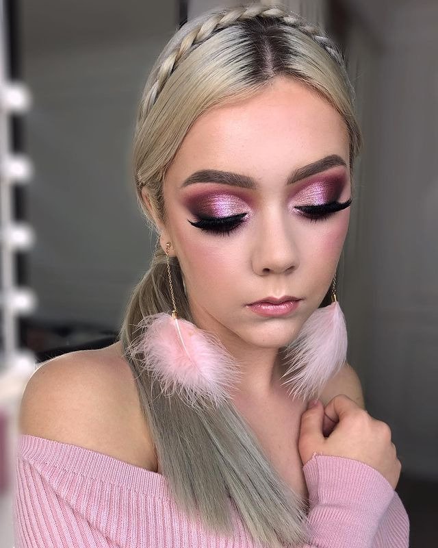 20 Stunning Smokey Eye Makeup Looks for Every Occasion 14 Pink Smokey Eye