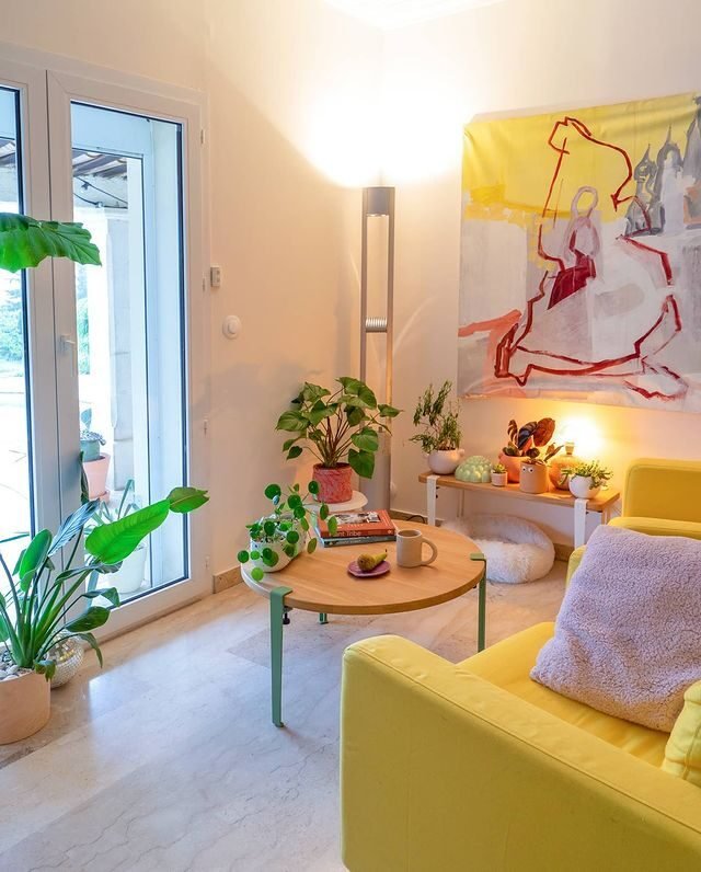 20 Yellow Living Room Ideas for a Cozy Yet Stylish Look 4 Art as Wall Accent