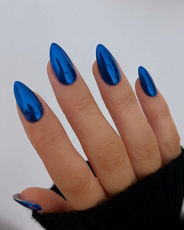 30 Winter Dip Nail Designs That Will Warm Up Your Style 10 Blue Chrome Winter Dip Nails
