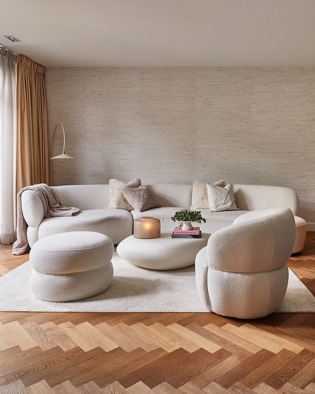 15 Formal Living Room Ideas for a Timeless Home 7 Chat-Friendly Seating