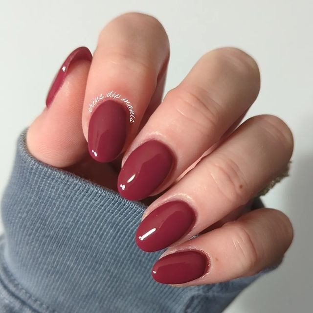 30 Winter Dip Nail Designs That Will Warm Up Your Style 28 Cranberry Red Winter Dip Nails