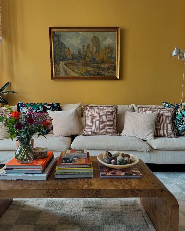 20 Yellow Living Room Ideas for a Cozy Yet Stylish Look 20 Earth Yellow