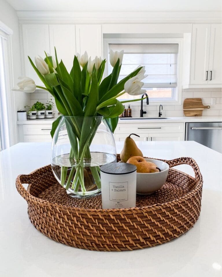 20 Beautiful Kitchen Island Centerpiece Designs 14 White Tulips