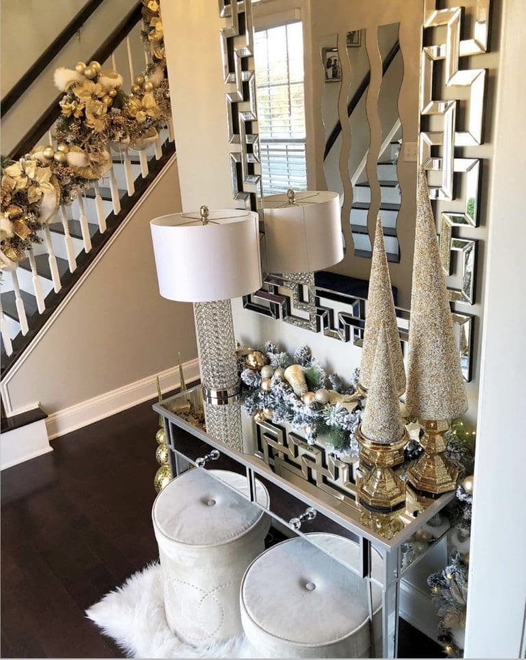 25 Christmas Entryway Decor Ideas for a Festive Welcome 14 Luxe Gold Accent