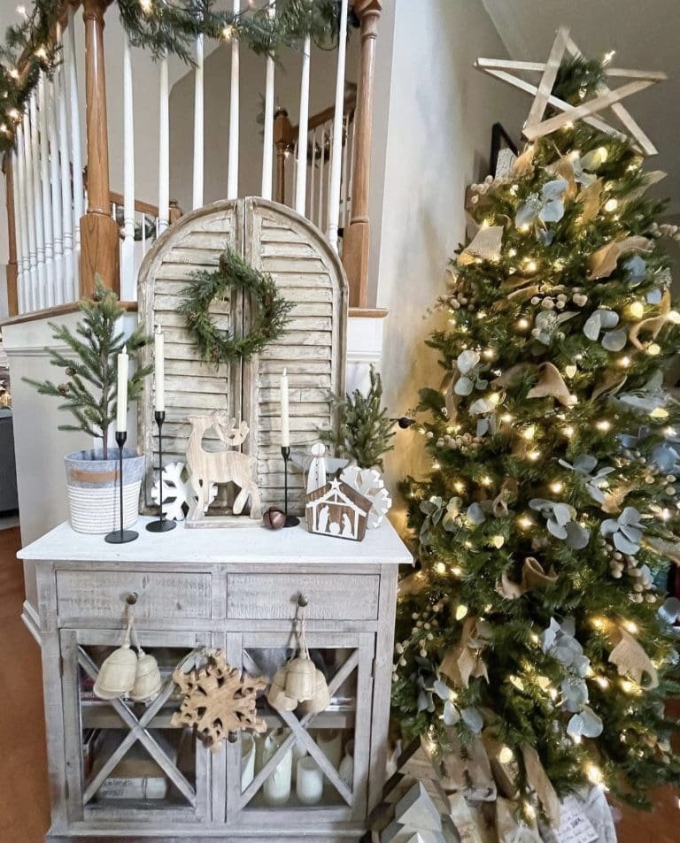 25 Christmas Entryway Decor Ideas for a Festive Welcome 17 Festive Wreath