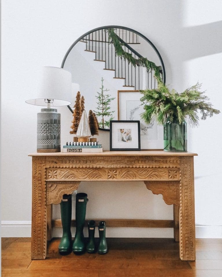 25 Christmas Entryway Decor Ideas for a Festive Welcome 6 Decorated Entry Table