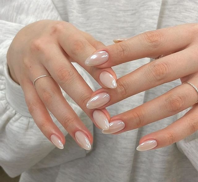 30 Winter Dip Nail Designs That Will Warm Up Your Style 12 Milky Chrome Winter Dip Nails