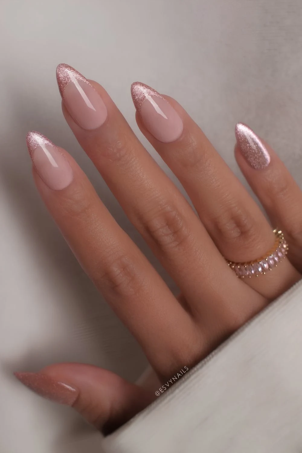 15 Pink Cat Eye Nail Designs You’ll Want to Try 3