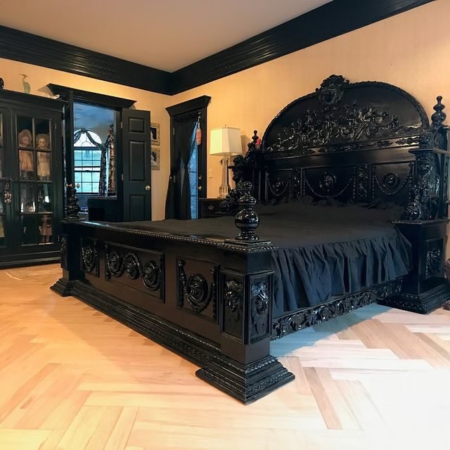 15 Dark Feminine Bedroom Ideas for a Bold and Elegant Space 7 Vintage Elements