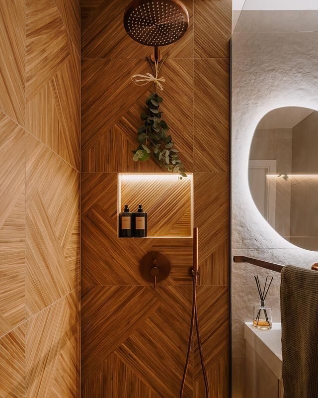 20 Beautiful Japandi Bathroom Ideas for Modern Homes 4 Wood-Like Tile Accent