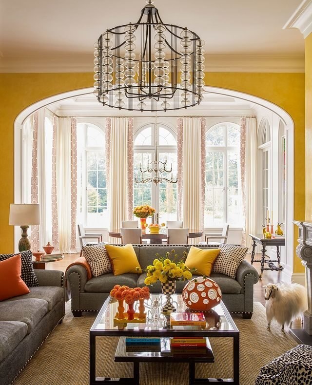 20 Yellow Living Room Ideas for a Cozy Yet Stylish Look 3 Yellow Framing