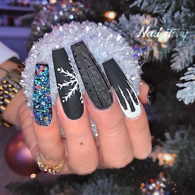 25 Elegant Winter Coffin Nail Designs You’ll Love 9 Black Winter Nails