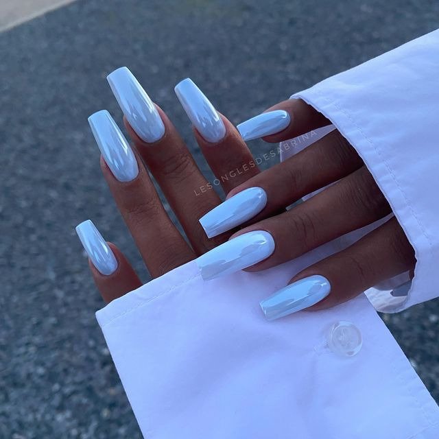25 Elegant Winter Coffin Nail Designs You’ll Love 10 Snowy Ombre