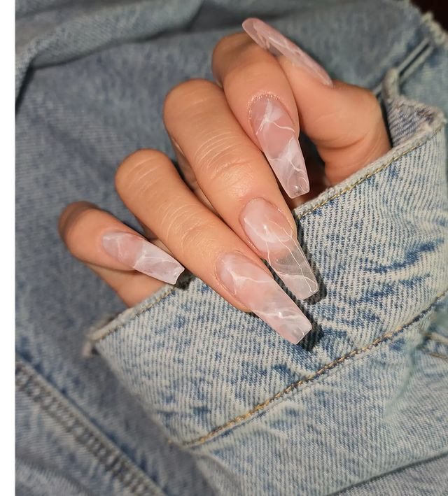 Snowy Marble Nails