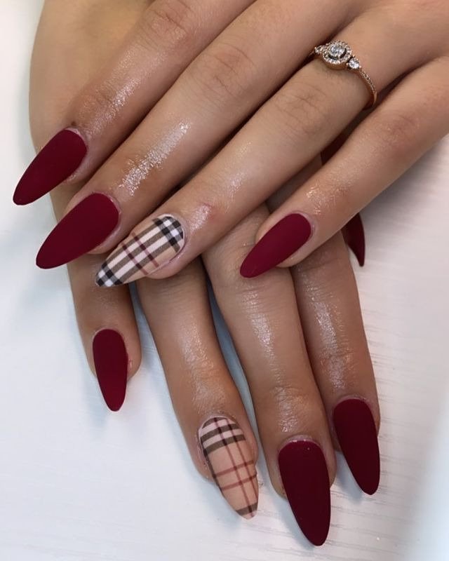 25 Funky Winter Manicure Designs You’ll Want to Try 4 Festive Plaid Designs