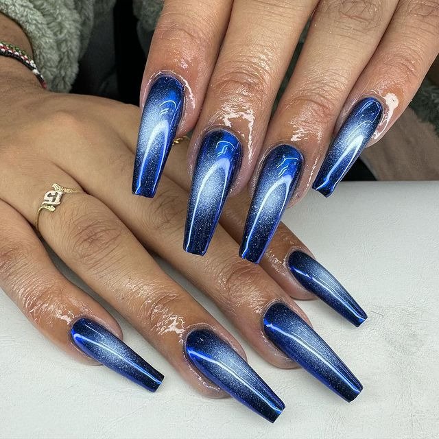 25 Elegant Winter Coffin Nail Designs You’ll Love 23 Chrome Aurora