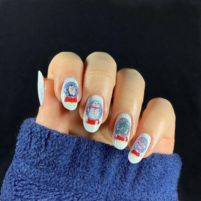 25 Funky Winter Manicure Designs You’ll Want to Try 24 Snow Globe Scenes