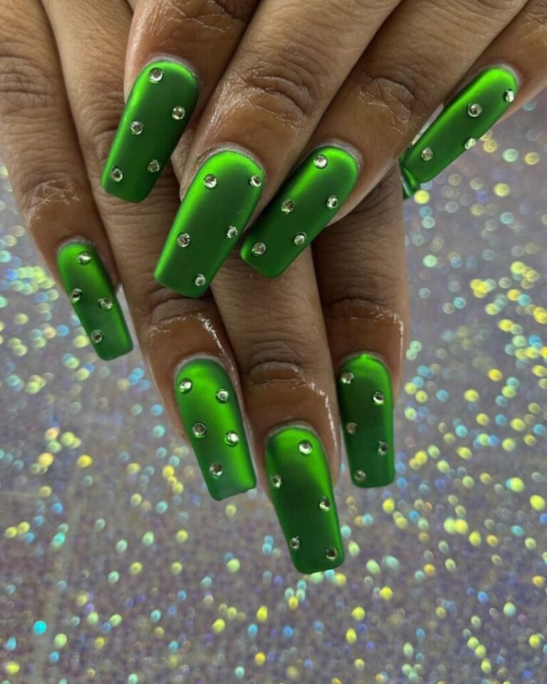 25 Festive Green Christmas Nails to Brighten the Holidays 3 Frosted Green