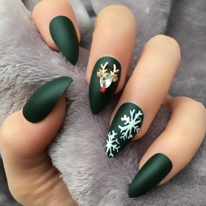 25 Festive Green Christmas Nails to Brighten the Holidays 8 Festive Reindeer Nails